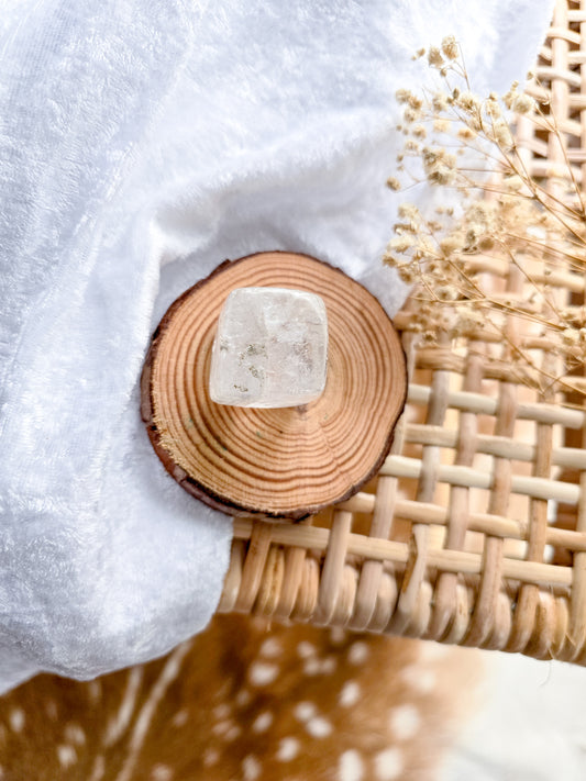 SMALL CLEAR QUARTZ CUBE